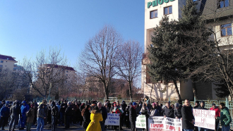 Митинг пред Община Павликени срещу компромиси за горенето на боклук край с. Върбовка