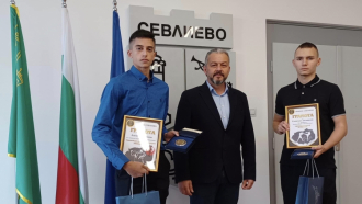 Световен и европейски шампион получиха признание от Община Севлиево за спортните си успехи