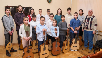 Китаристите на Цветан Радков концертираха в навечерието на Коледните празници