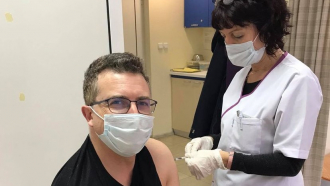Д-р Огнян Пешков е първият ваксиниран срещу Ковид в "Актаме