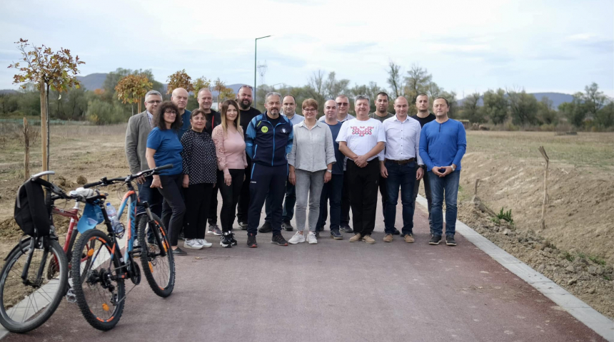 Седем дъба засадиха д-р Иван Иванов и кандидатите за общински съветници край велоалеята