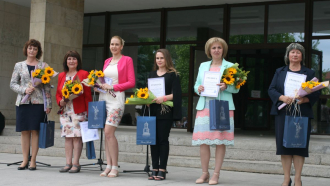 Признание за учителите - кои учители получиха грамоти за заслуги в Деня на българската азбука, просвета и култура