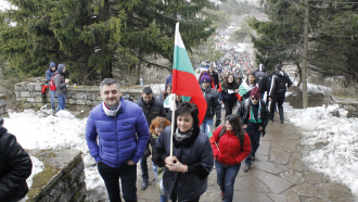 Корнелия Нинова от връх Шипка: Аз съм горда българка