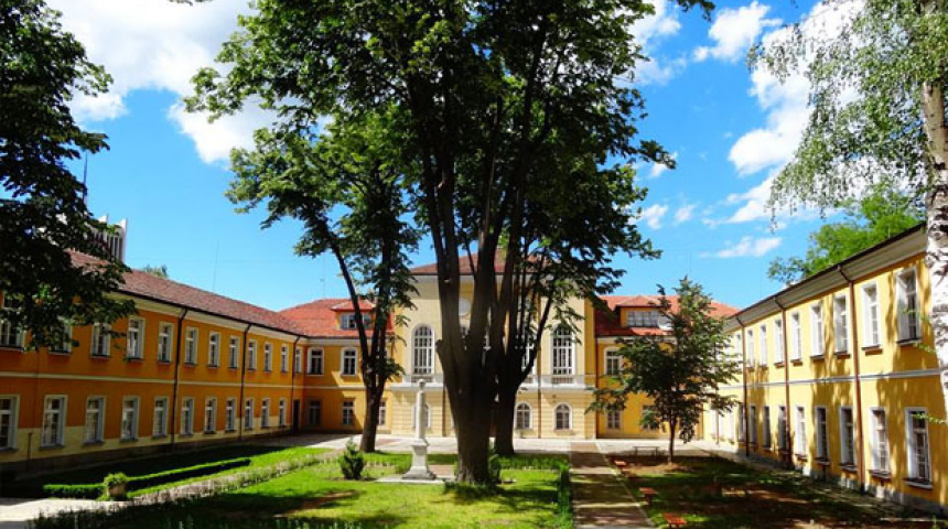 МОН отпусна 430 хил. лв. за ремонт на Априловска гимназия и Националния музей на образованието
